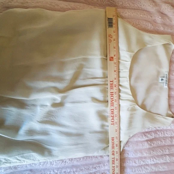 Banana Republic Cream Sleeveless Pleated Blouse Women’s Medium 100% Silk - Picture 7 of 8